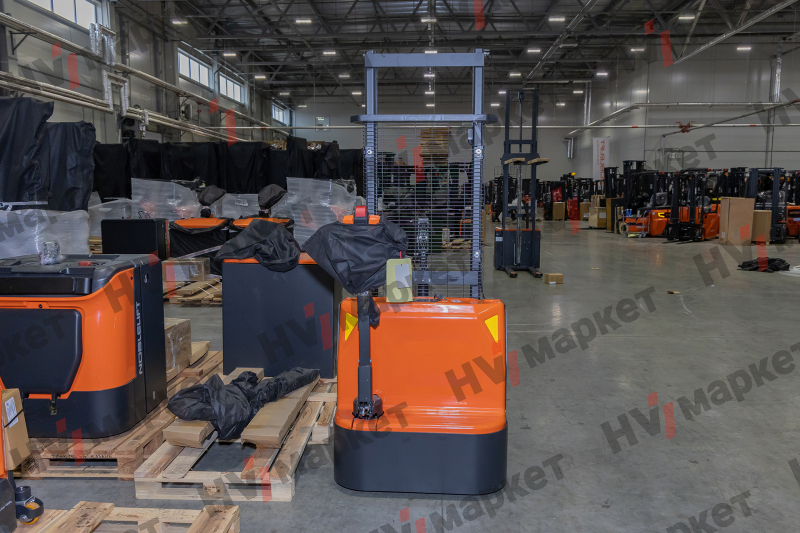Самоходный штабелер PSE10L-C duplex mast (В-3200мм) HV Market