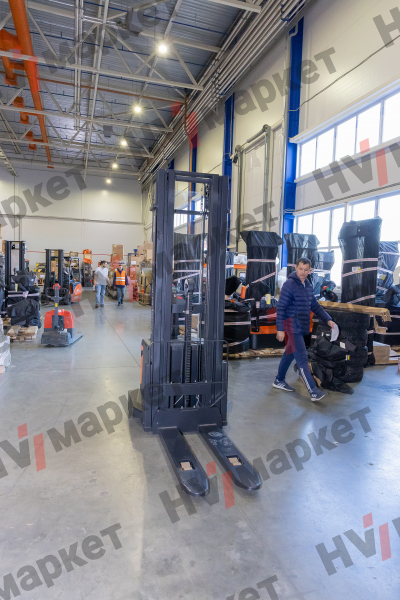 Самоходный штабелер PS15 Triplex mast (FFL, В-5000мм) HV Market