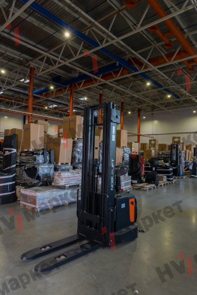 Самоходный штабелер PS15 Triplex mast (FFL, В-5500мм) HV Market
