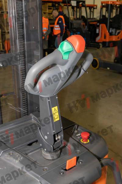 Самоходный штабелер PS15 Triplex mast (FFL, В-5500мм) HV Market