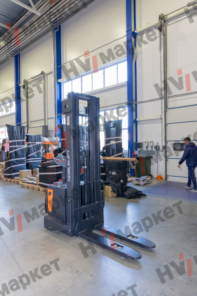 Самоходный штабелер PS15 Triplex mast (FFL, В-5500мм) HV Market