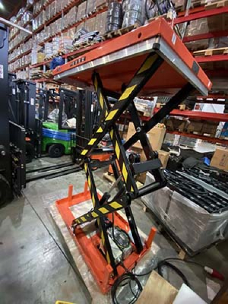 Подъемный стол YLF4002 1200x2000 4000 кг HV Market