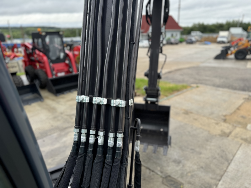 Мини-экскаватор QUADTRAC EX60 (6 т, кабина, А/С, квикаплер, поворотная стрела) HV Market