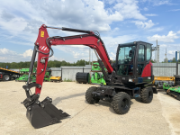 Мини-экскаватор QUADTRAC E60W (6 т, кабина, А/С, квикаплер, поворотная стрела, траншейный ковш) HV Market