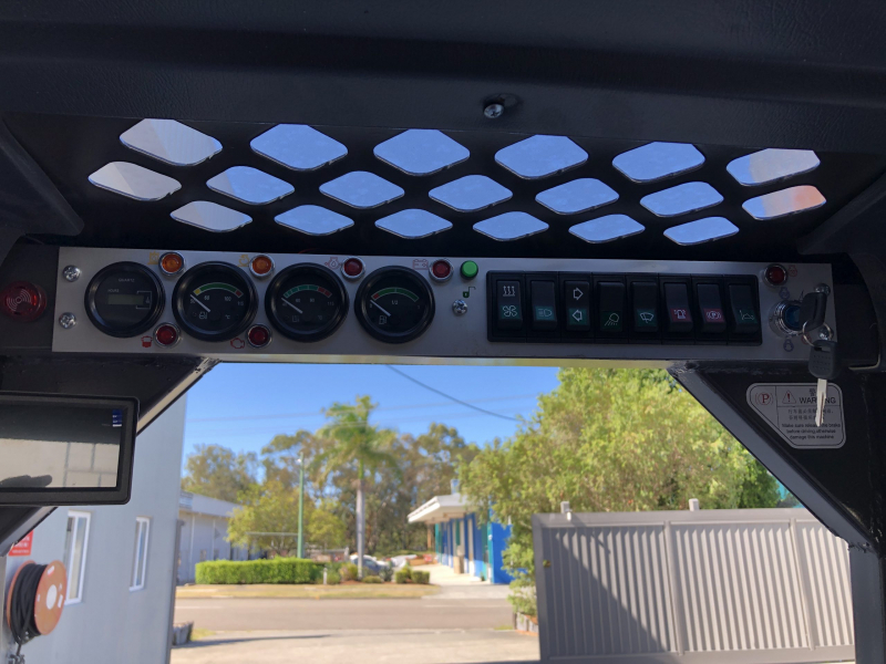 Мини-погрузчик QUADTRAC SSL85 (850 кг 2023 год)