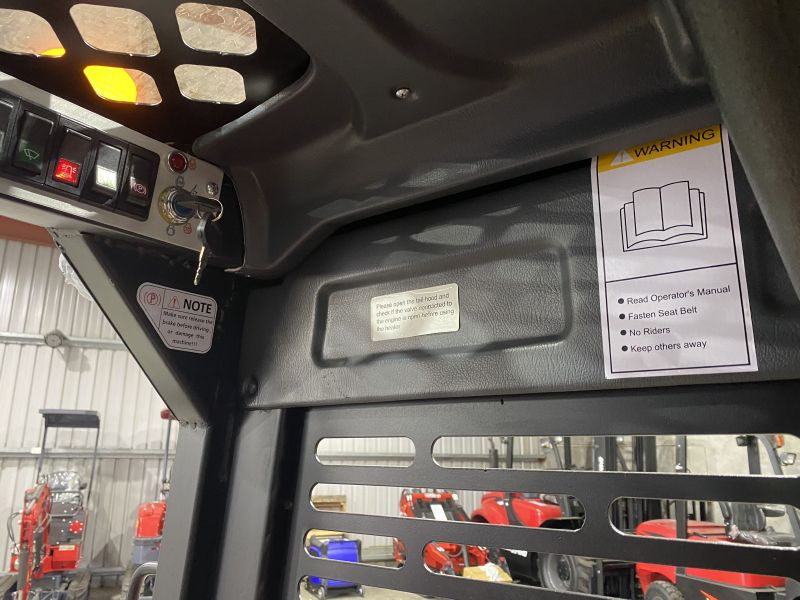 Мини-погрузчик QUADTRAC SSL85 (850 кг 2023 год)