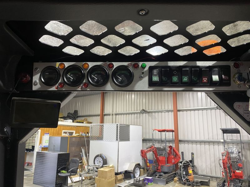 Мини-погрузчик QUADTRAC SSL85 (850 кг 2023 год)