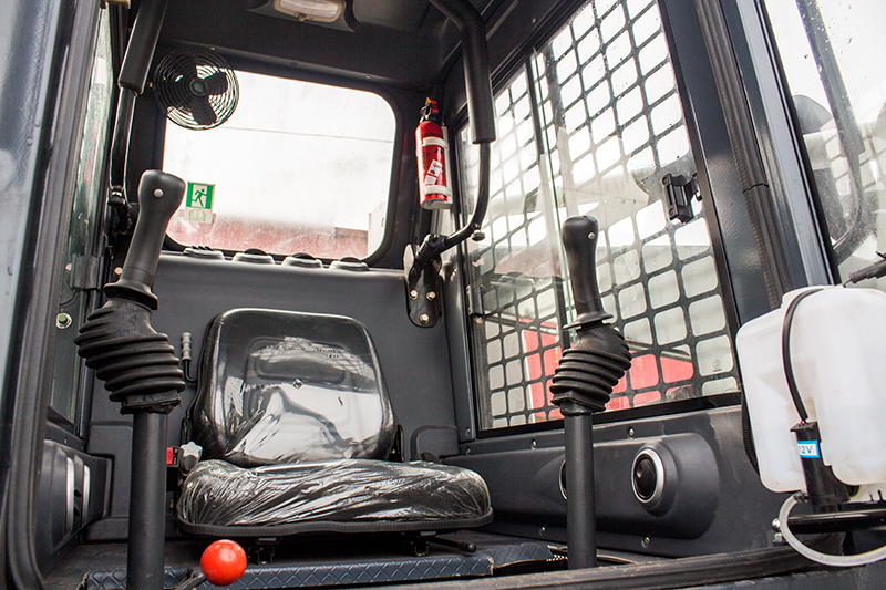 Мини-погрузчик QUADTRAC SSL85 (850 кг 2023 год)