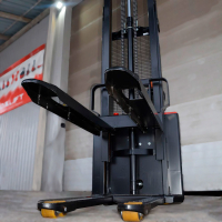 Самоходный штабелер OXLIFT AX12 2500 мм 1200 кг HV Market