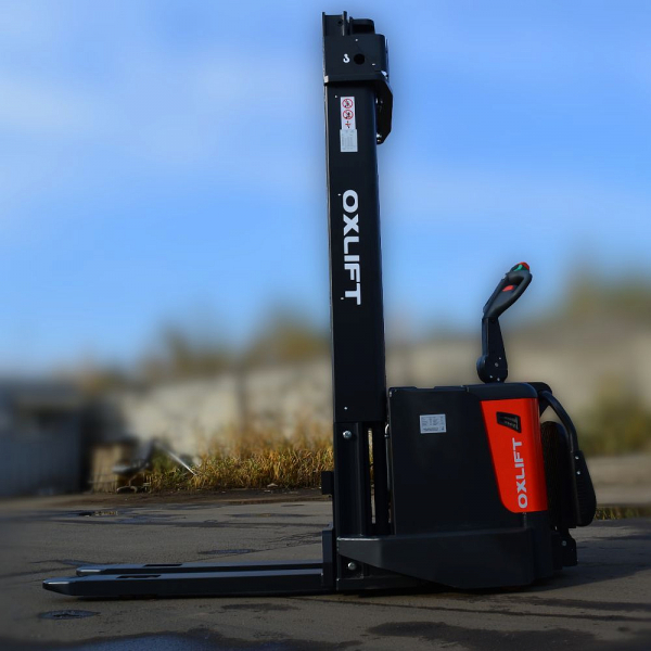 Самоходный штабелер с платформой для оператора OXLIFT BX15 Lion 5500 мм