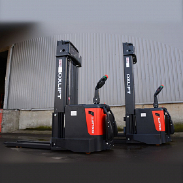 Самоходный штабелер с платформой для оператора OXLIFT BX15 Lion 5500 мм