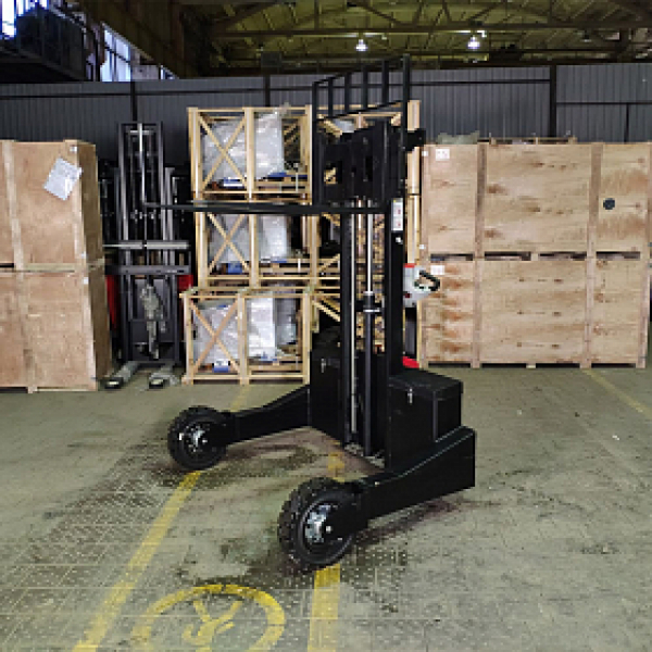 Самоходный штабелер для бездорожья AX1516RT OXLIFT 1600 мм 1500 кг HV Market